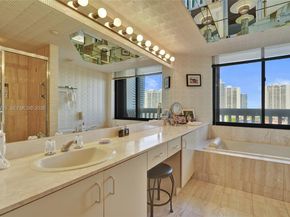 1000 W Island Blvd 1608, Aventura FL 33160