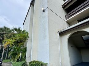 8933 SW 123rd Ct 102, Miami FL 33186