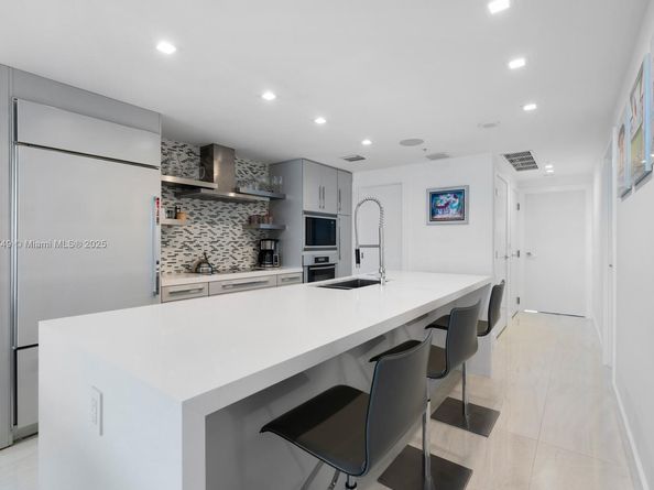 3801 Collins Ave 703, Miami Beach FL 33140