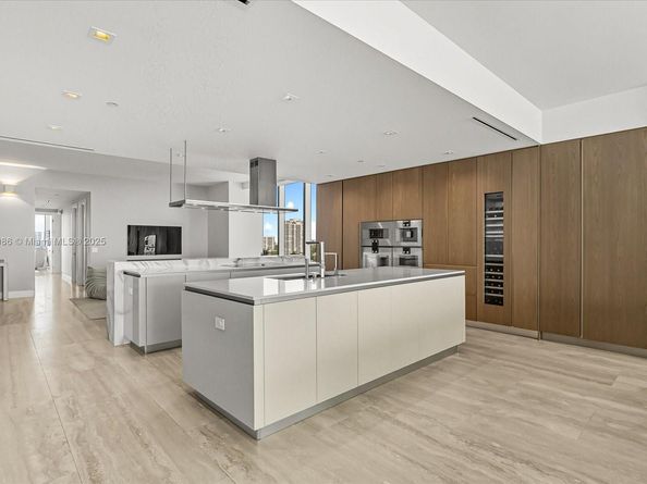 18501 Collins Ave 1001, Sunny Isles Beach FL 33160