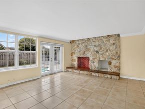 6842 NW 15th St, Plantation FL 33313
