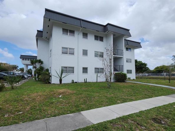 4880 NW 22nd St 207, Lauderhill FL 33313