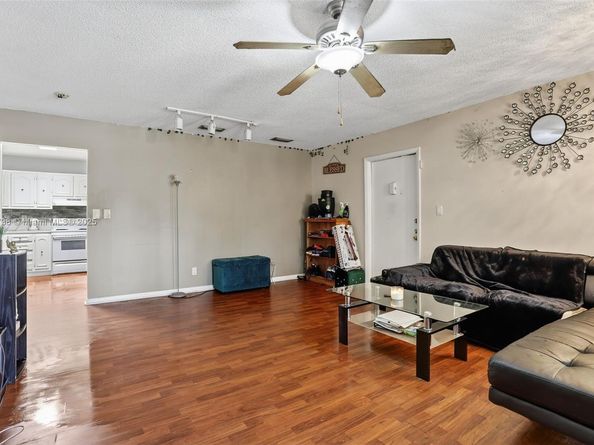 370 E Laurel Dr 6E, Margate FL 33063