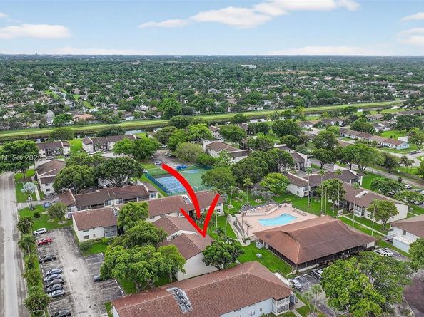 370 E Laurel Dr 6E, Margate FL 33063