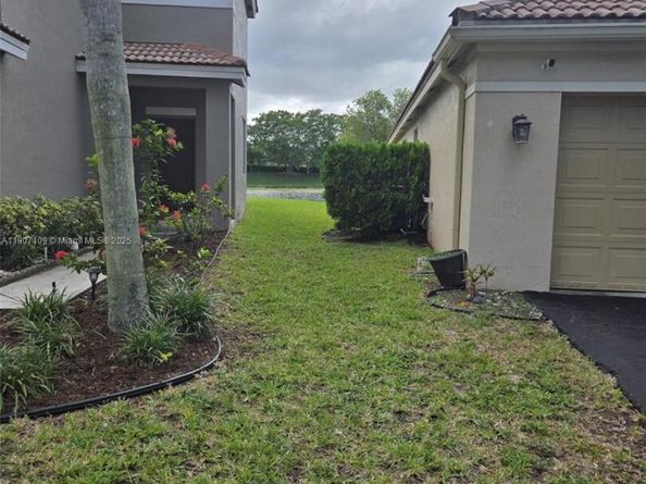 4361 Dogwood Cir, Weston FL 33331