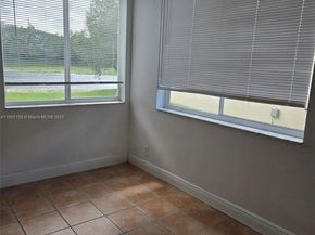 4361 Dogwood Cir, Weston FL 33331