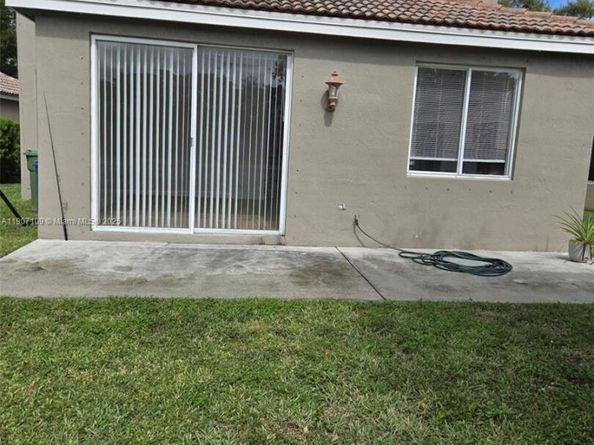 4361 Dogwood Cir, Weston FL 33331