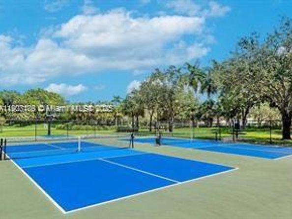 4361 Dogwood Cir, Weston FL 33331