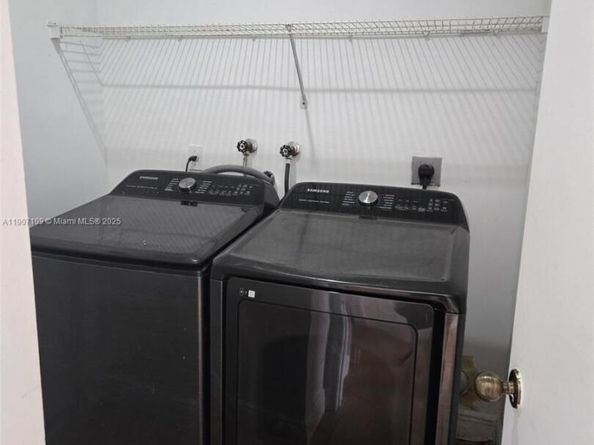 4361 Dogwood Cir, Weston FL 33331