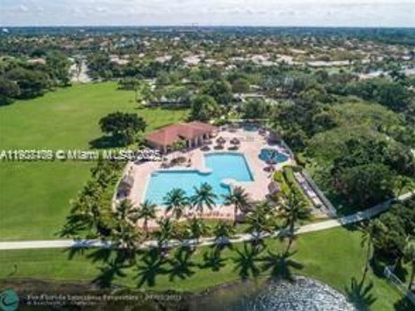 4361 Dogwood Cir, Weston FL 33331