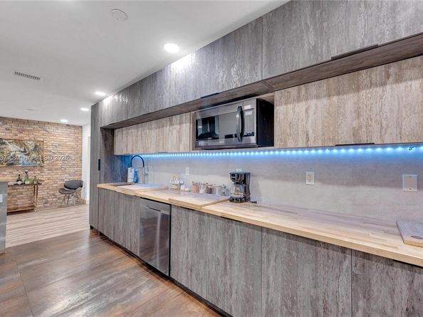 9000 NW 12th Ave, Miami FL 33150