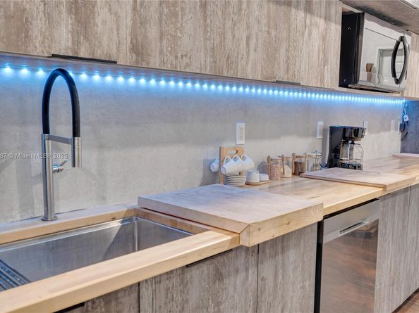 9000 NW 12th Ave, Miami FL 33150