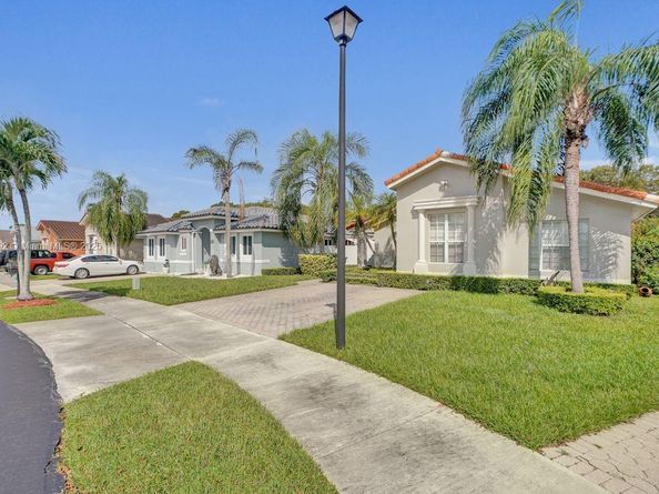16451 SW 98th Ter, Miami FL 33196