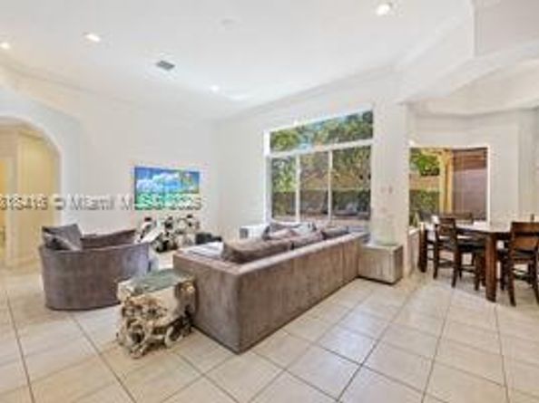 2510 Jardin DR, Weston FL 33327