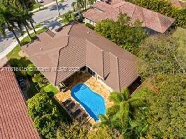 2510 Jardin DR, Weston FL 33327
