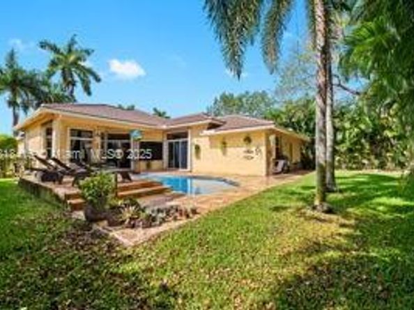 2510 Jardin DR, Weston FL 33327