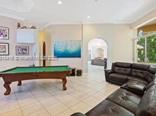 2510 Jardin DR, Weston FL 33327