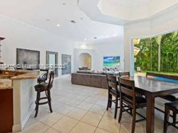 2510 Jardin DR, Weston FL 33327