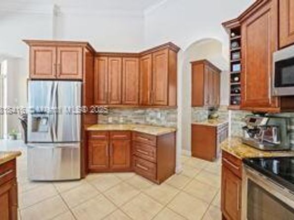 2510 Jardin DR, Weston FL 33327