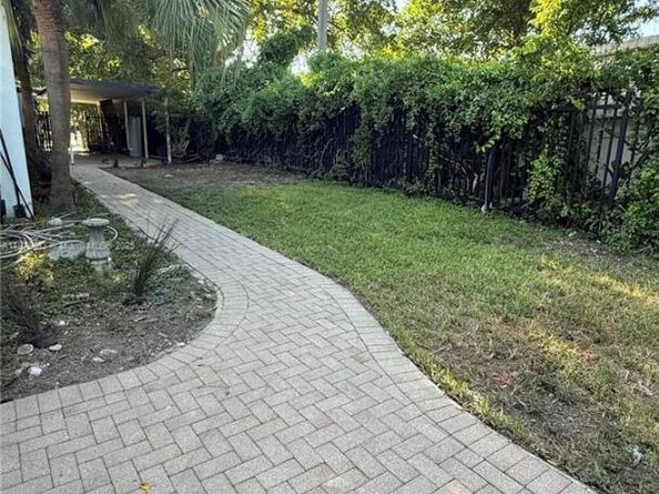 691 NW 7th St Rd, Miami FL 33136