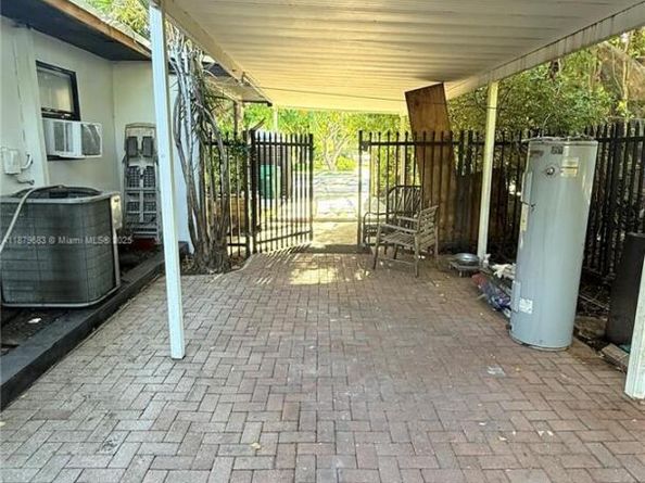 691 NW 7th St Rd, Miami FL 33136