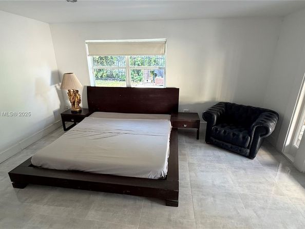 691 NW 7th St Rd, Miami FL 33136