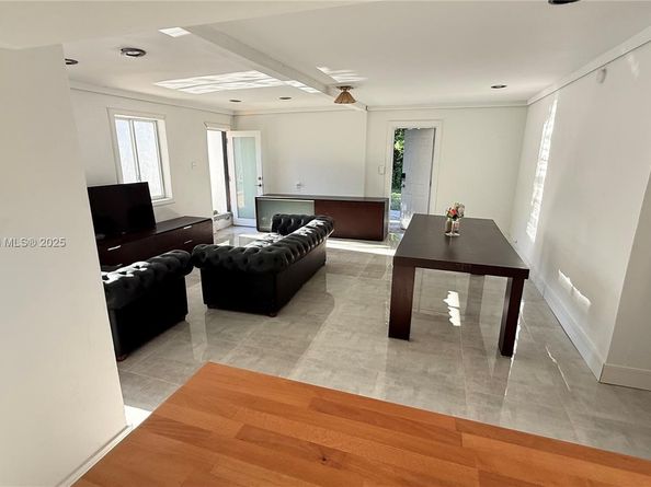691 NW 7th St Rd, Miami FL 33136