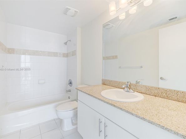 1861 NW North River Dr 1806, Miami FL 33125