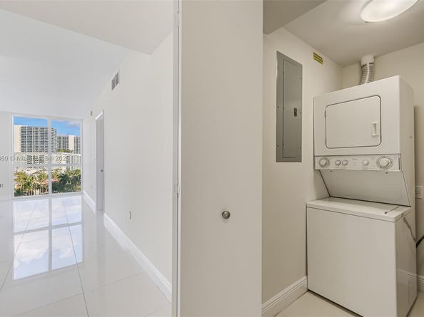 1861 NW North River Dr 1806, Miami FL 33125