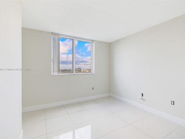 1861 NW North River Dr 1806, Miami FL 33125