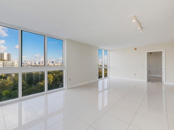 1861 NW North River Dr 1806, Miami FL 33125