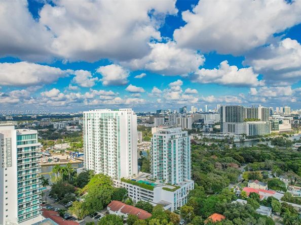 1861 NW North River Dr 1806, Miami FL 33125