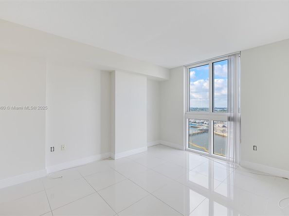 1861 NW North River Dr 1806, Miami FL 33125