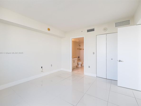 1861 NW North River Dr 1806, Miami FL 33125