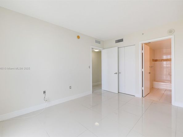 1861 NW North River Dr 1806, Miami FL 33125