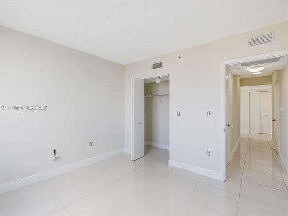 1861 NW North River Dr 1806, Miami FL 33125