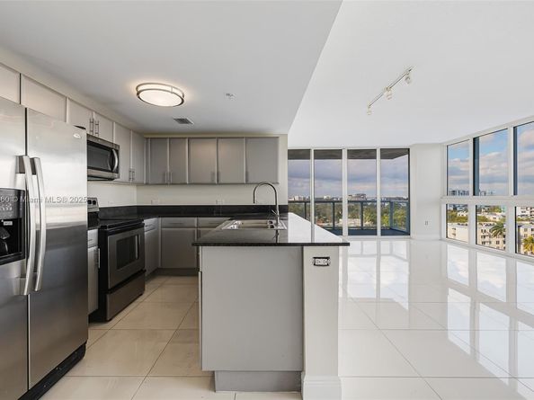 1861 NW North River Dr 1806, Miami FL 33125