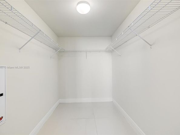 1861 NW North River Dr 1806, Miami FL 33125
