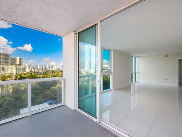 1861 NW North River Dr 1806, Miami FL 33125