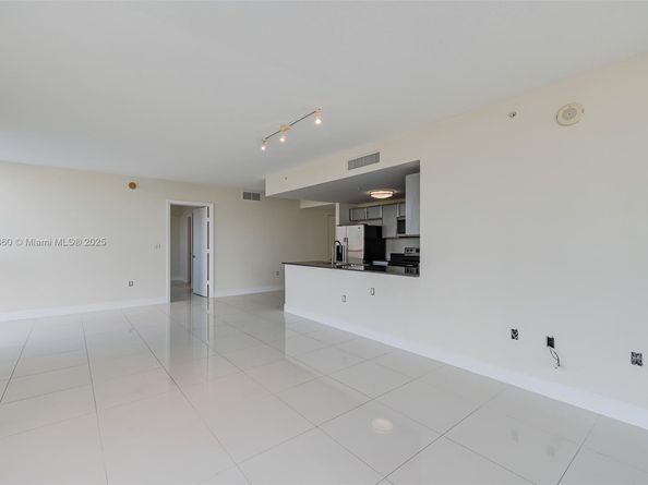 1861 NW North River Dr 1806, Miami FL 33125