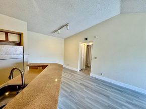 3390 N Pinewalk Dr N 1038, Margate FL 33063