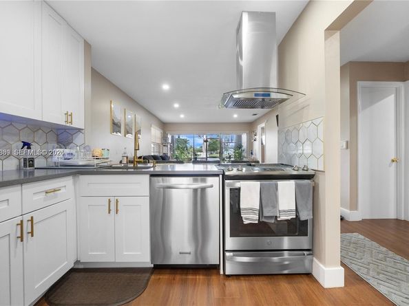 796 Banks Rd, Coconut Creek FL 33063