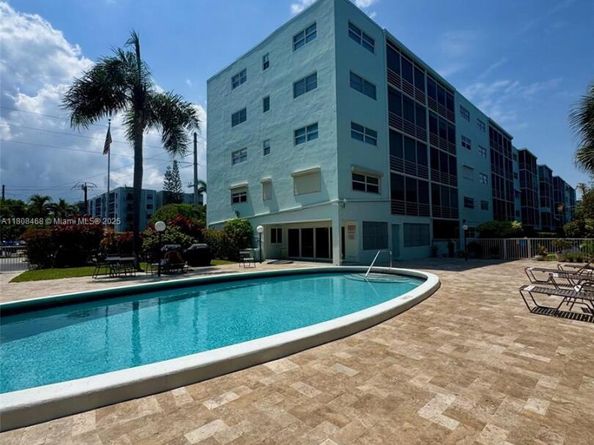 700 NE 14th Ave 204, Hallandale Beach FL 33009