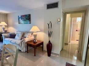700 NE 14th Ave 204, Hallandale Beach FL 33009