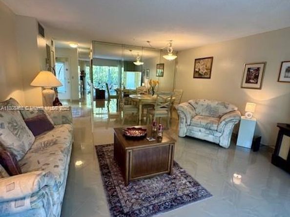 700 NE 14th Ave 204, Hallandale Beach FL 33009