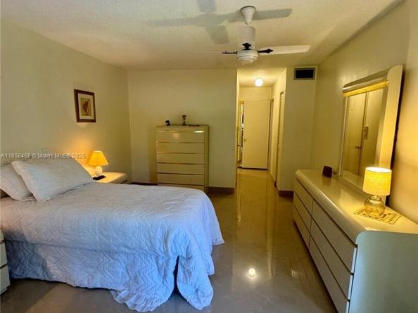 700 NE 14th Ave 204, Hallandale Beach FL 33009