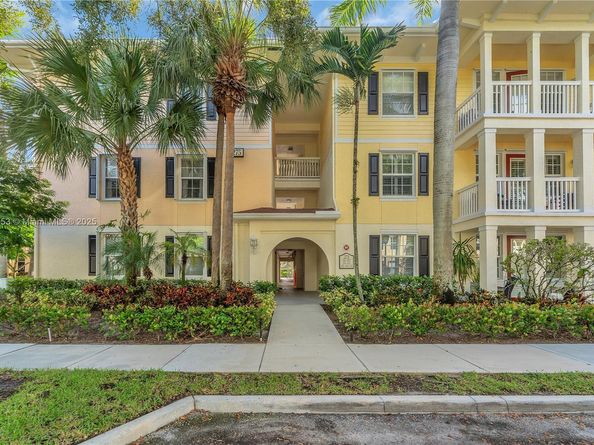 275 Murcia Dr 104, Jupiter FL 33458