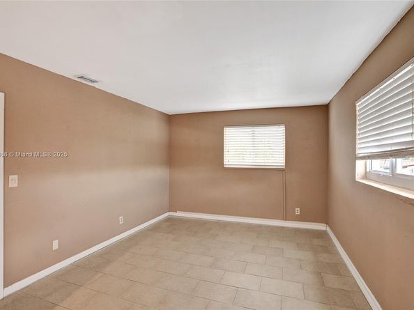 5840 SW 19th St, Plantation FL 33317