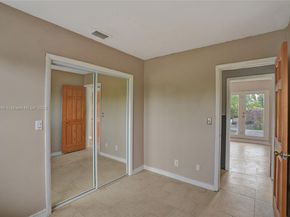5840 SW 19th St, Plantation FL 33317