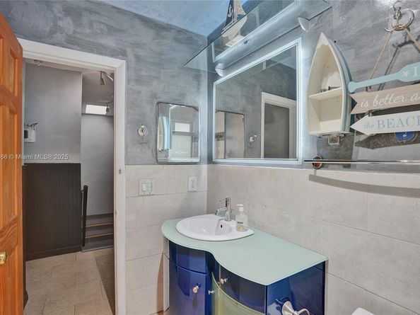 5840 SW 19th St, Plantation FL 33317